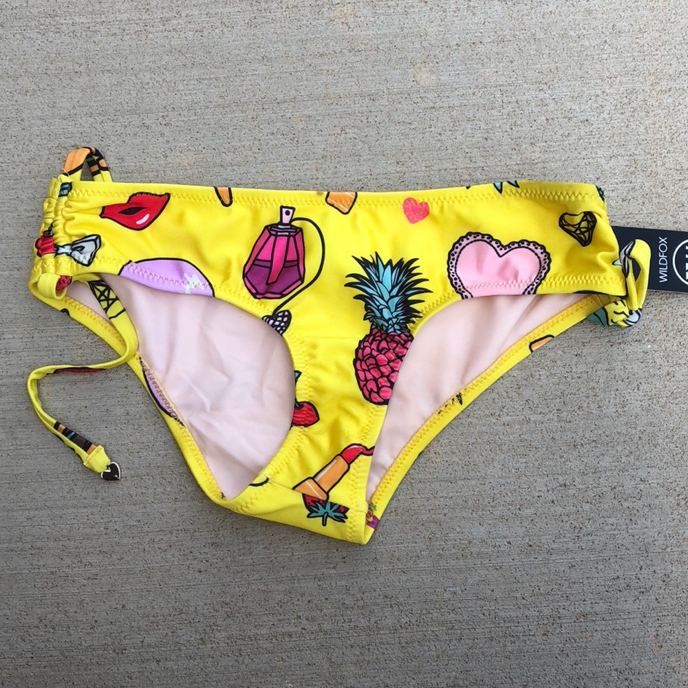 WILDFOX Bikini Bottom Ruched Emoji Print NWT - Picture 1 of 7
